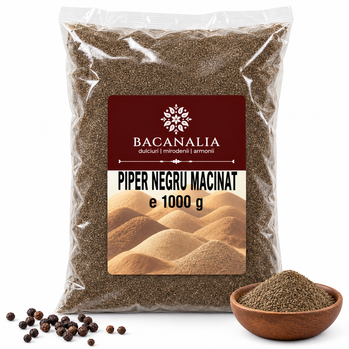 Piper negru măcinat Bacanalia 1 kg, pungă pe fundal alb și bol cu piper