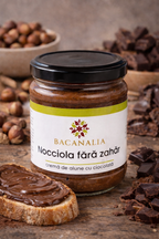 Nocciola fără zahăr pe pâine, lângă alune și ciocolată